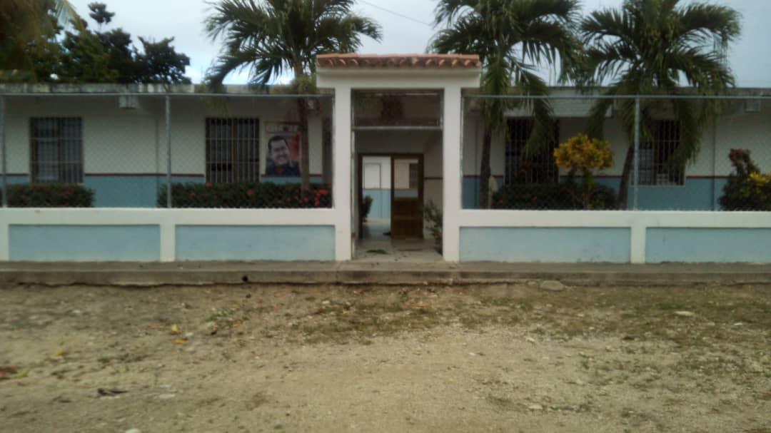 CasanayCdi's tweet photo. CDI CASANAY, ESTADO SUCRE, SRI CASANAY en jornada de limpieza y embellecimiento, vamos por más..@Cubacoopera_Ve3 @CubaCooperaVeS2 #SomosContinuidad #ConCubaNoTeMetas https://t.co/si4UMIaUni