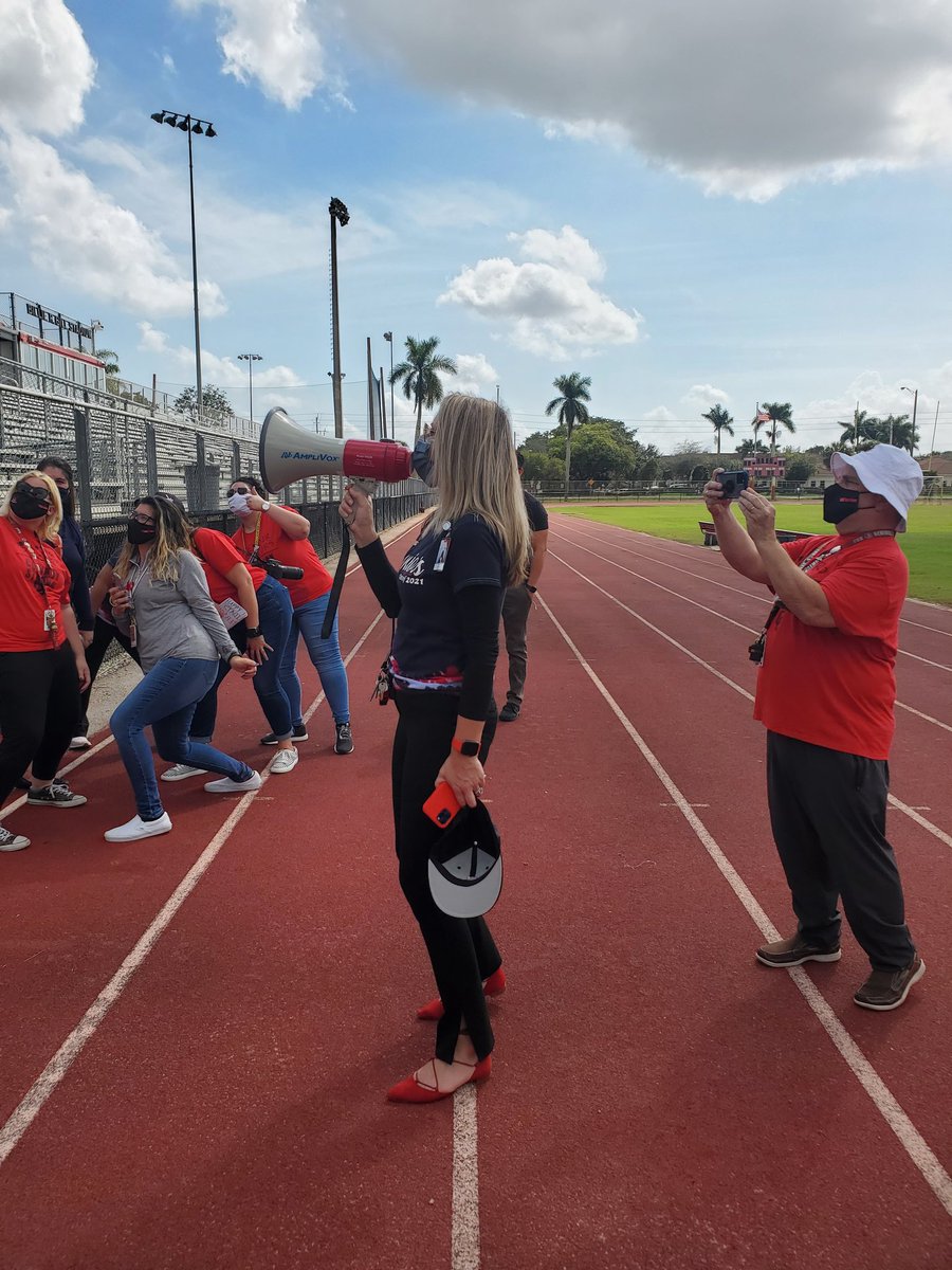cchs2021's tweet photo. Thank you Principal P for always giving us moments to create Senior memories. We appreciate you❤ How fun are our teachers, too?
@Principal_CCHS @bcpsactivities @RobertwRuncie #2getheras1 #seniors2021 #havingfunwith21 #cowboys https://t.co/dxNCKeoghi