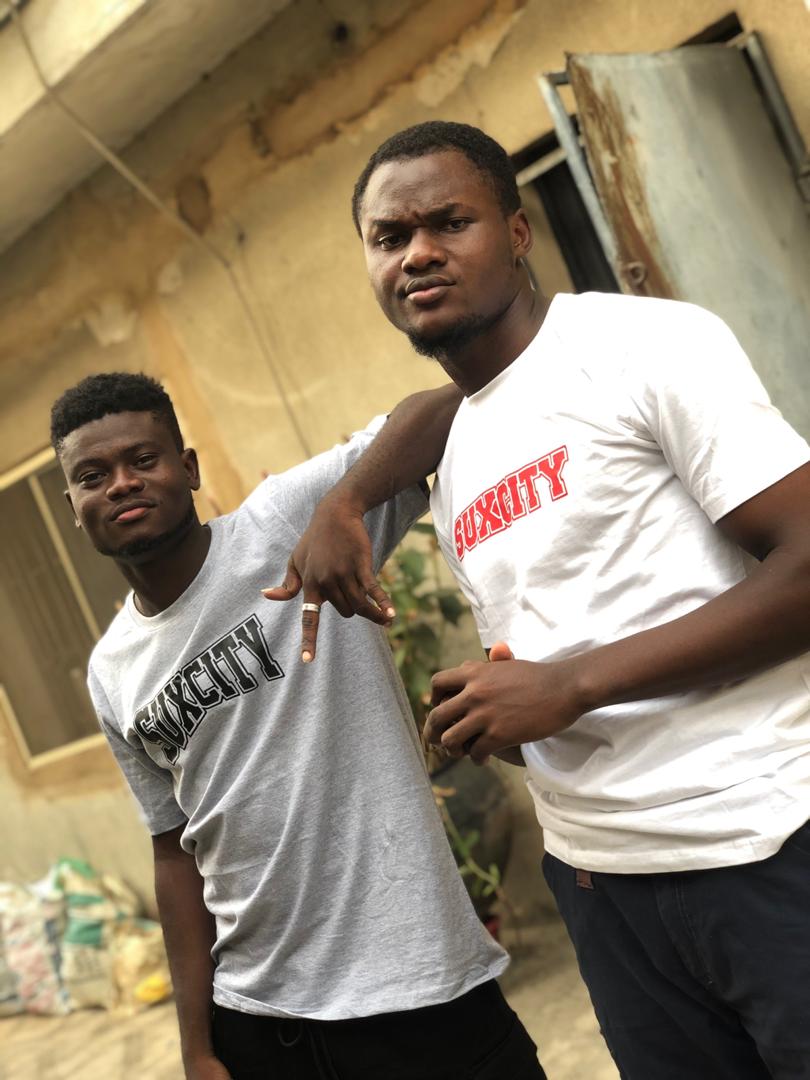 limbaDgreat's tweet image. @suxthreads came through with some Fire Merch for the Movie shoot. 
Checkout their Handle to cop Yours 🙂
#sux #MovieMagic #onset