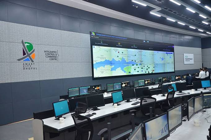 Инженер по кип и автоматике. Диспетчер аэропорта. Control and. Комната контроля. Control and.