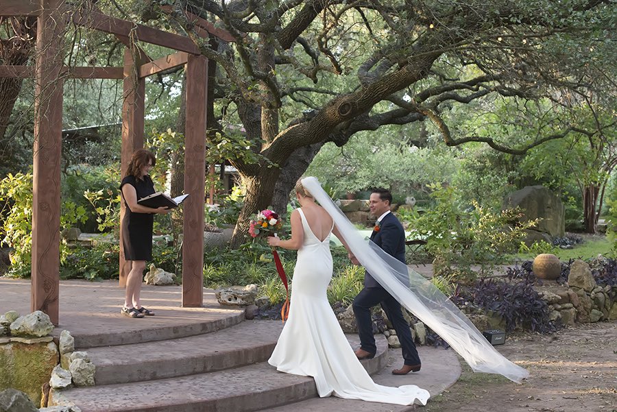 Photos from my client’s romantic elopement 🥰⠀
⠀
Her dress was EVERYTHING!! ⠀
⠀
#austinweddings #elope #austinweddingplanner #realweddings #atxwedding #outdoorceremony