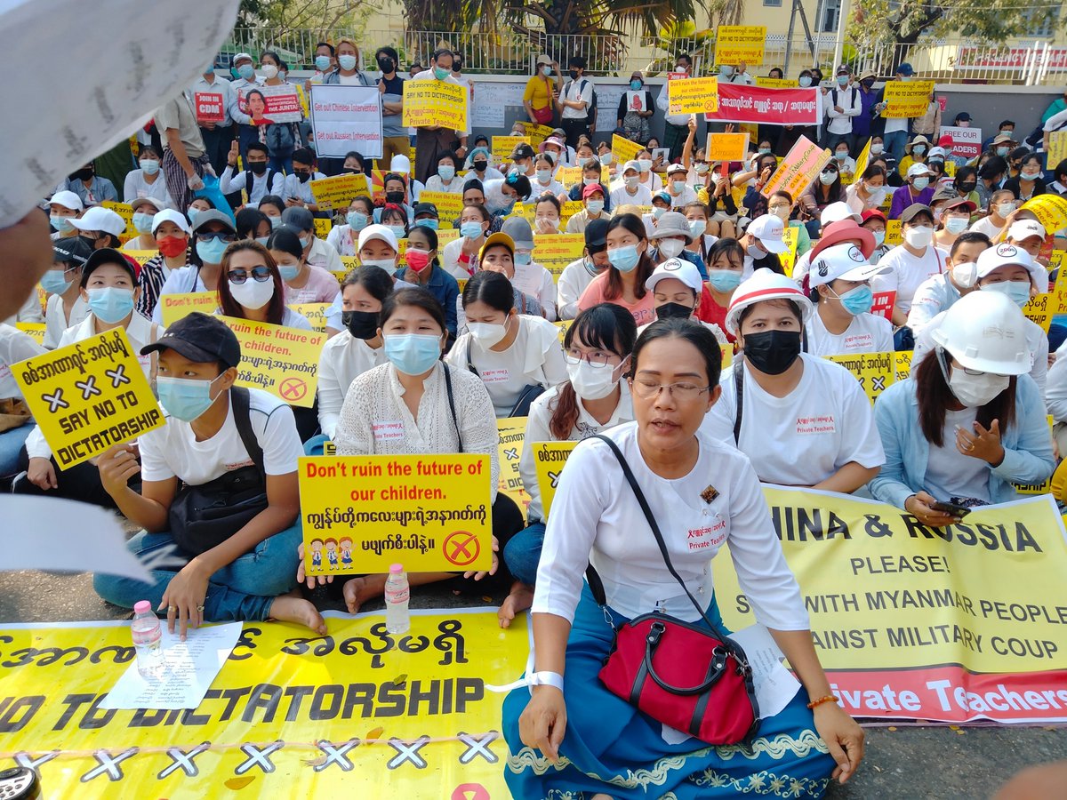 Myanmar_Now_Eng's tweet photo. Anti-coup protest in front of Chinese Embassy in Yangon on Friday morning. 

#WhatsHappeningInMyanmar #2021uprising https://t.co/hEJbaAt8i7