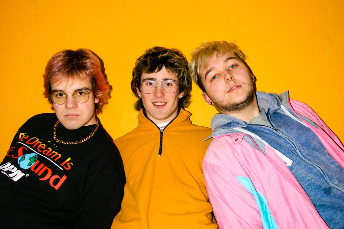 wolfinasuitblog's tweet photo. #MusicVideo: "nrvs again" by @dadsportsband at https://t.co/wqHpPwy5on #nrvsagain #dadsports #newmusicalert #Canada #indie #indiemusic #indiepop #music #wolfinasuit #Musicblog #MusicIsLife #feelthemusic #Mustlisten #NewMusic #StayHome #quedateencasa https://t.co/brQs43omzF