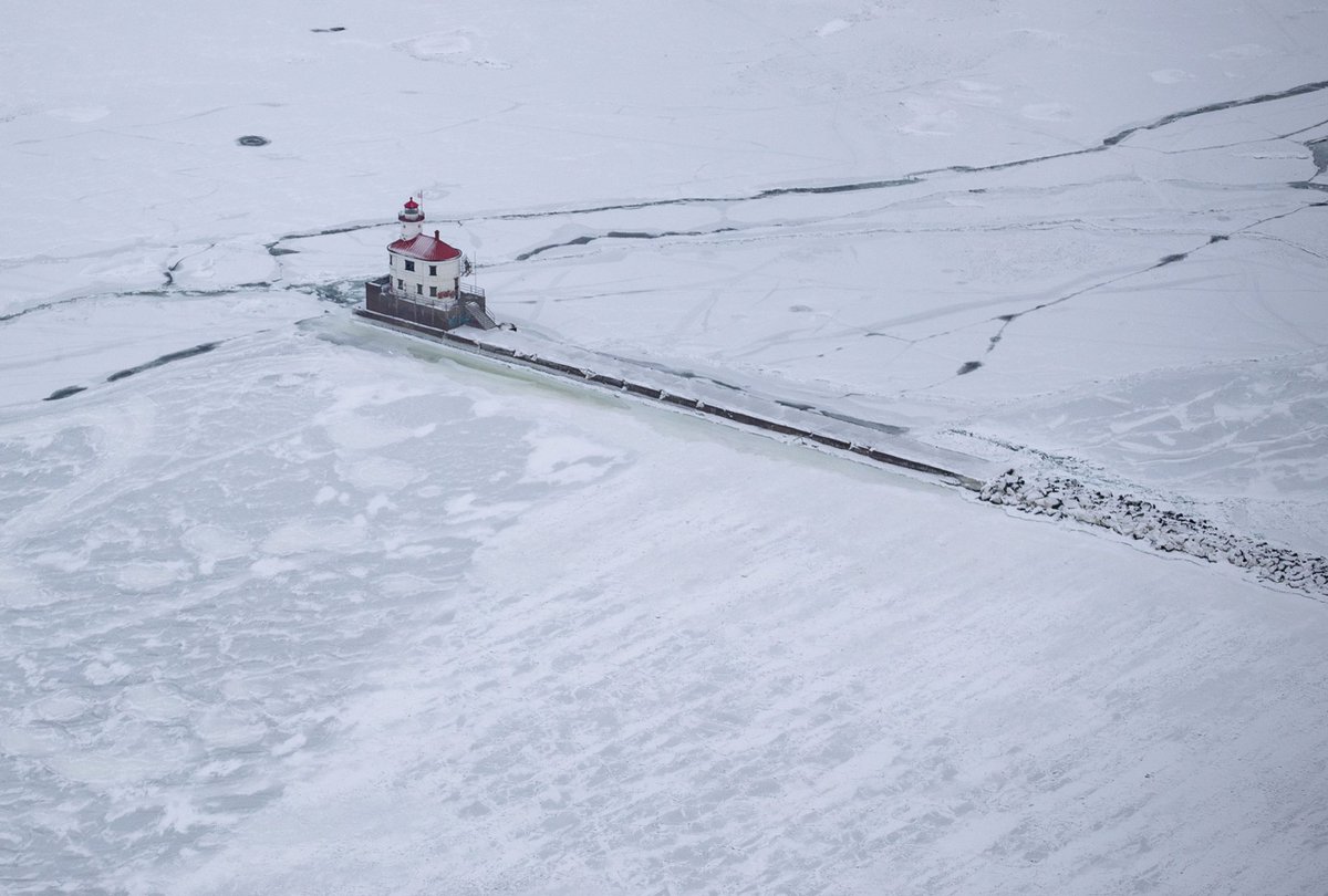 KormannAlex's tweet image. Some aerial photos of frozen Duluth