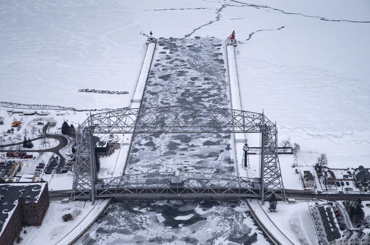 KormannAlex's tweet image. Some aerial photos of frozen Duluth