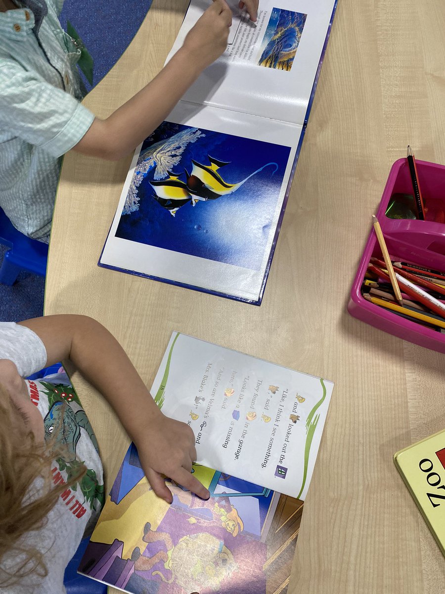 BNWPS_Faith's tweet photo. Today we paid close attention to the illustrations and were looking for treasures in books https://t.co/3JyuM8hERt