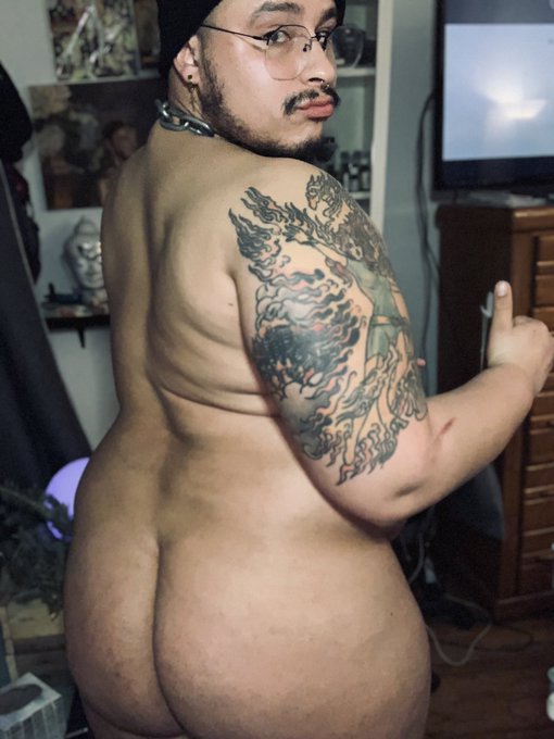 Fuckin around with some IG filters and the ring light https://t.co/hItnmfPUlX