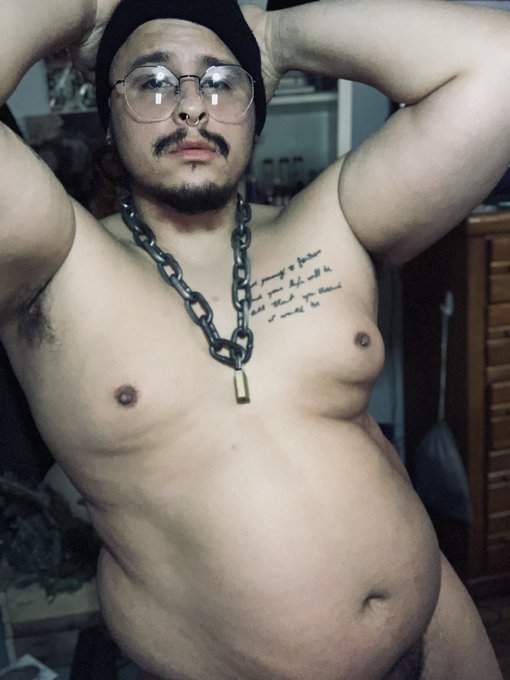 Fuckin around with some IG filters and the ring light https://t.co/hItnmfPUlX