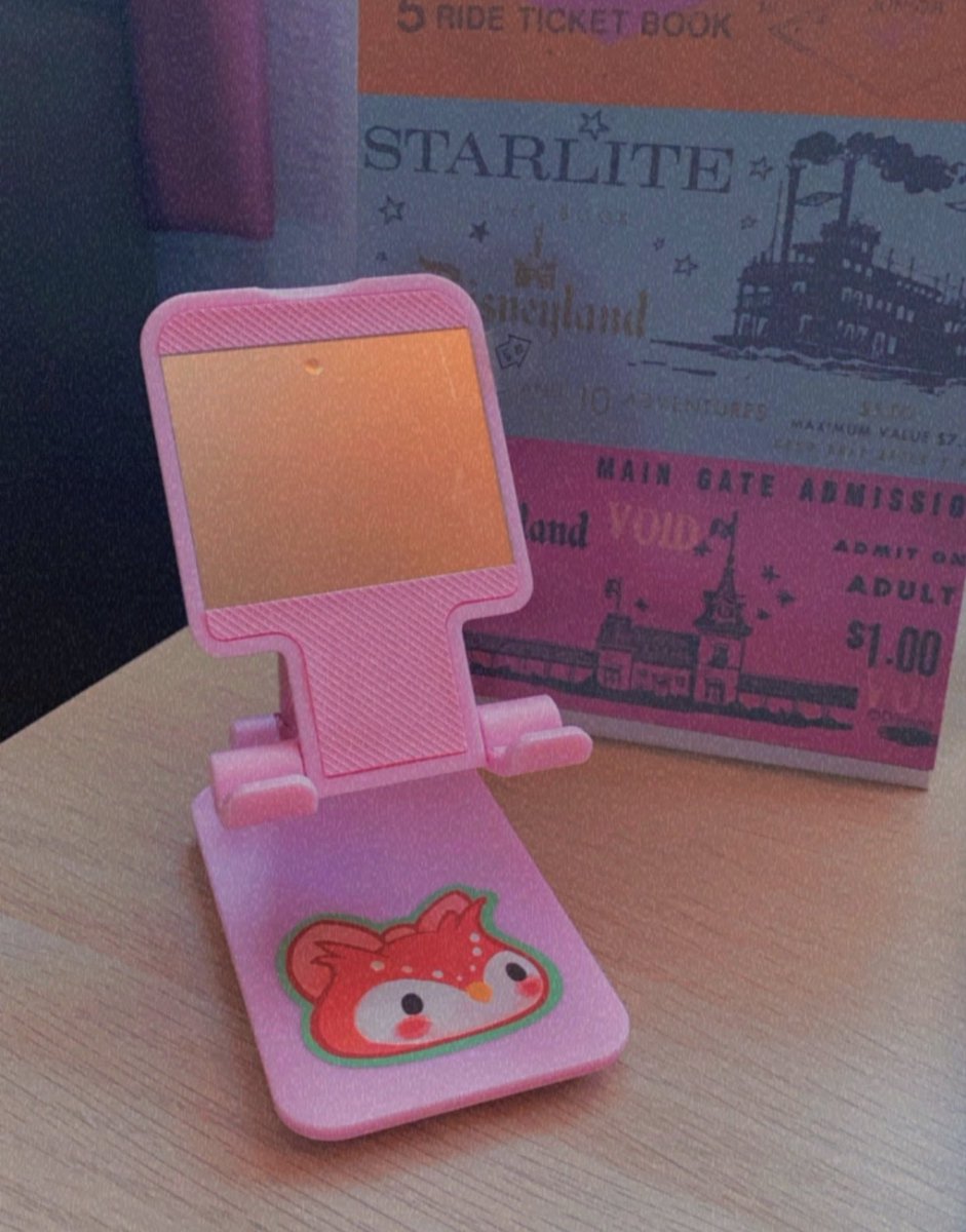 duckcrafts's tweet photo. Celeste sticker on my cute phone stand courtesy of @churchofsalt ❤️ so pretty! https://t.co/f7WNjkgeRm