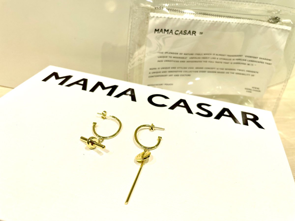 Art_meets_Life's tweet photo. 韓国のファッショニスタを中心に愛用者の多い、ストリート派ジュエリーブランド #MAMACASAR ✨
アシンメトリーなデザインと #ママサカル らしい重厚感もあるデザインが魅力的🥰
オリジナルポーチもセットなのが嬉しいですよね😆❤️
◇17,996円
■A館2階=洋品小物 https://t.co/SISE5LcSw1