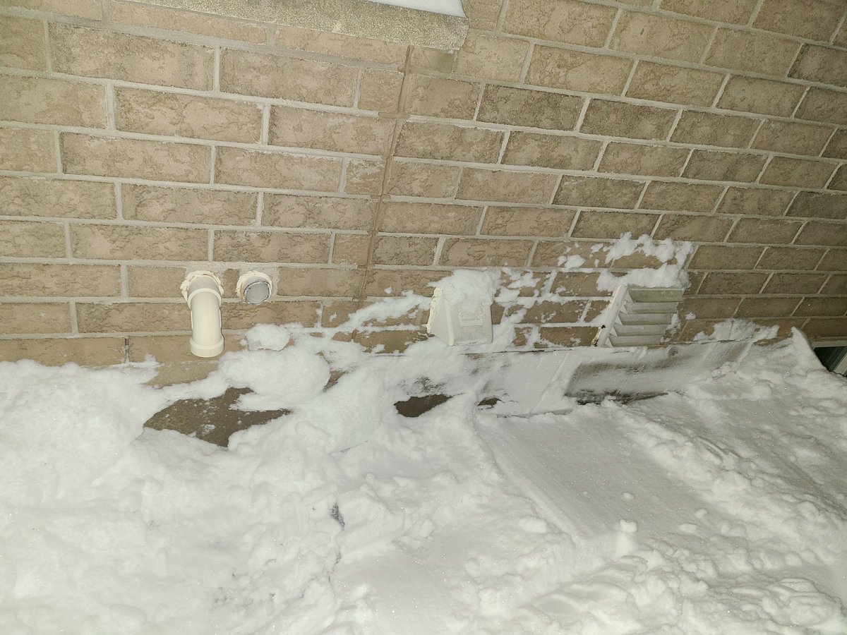Hockeyfireball's tweet photo. Even if you don't have a hydrant on your property, doesn't mean you can't find the closest one to your house & clear it. In @cityofguelph , @GuelphFire we use the front port, so be sure to clear that out too! Make it visible from the street. Do your gas meters & vents too!#Guelph https://t.co/xjijYWiaKS