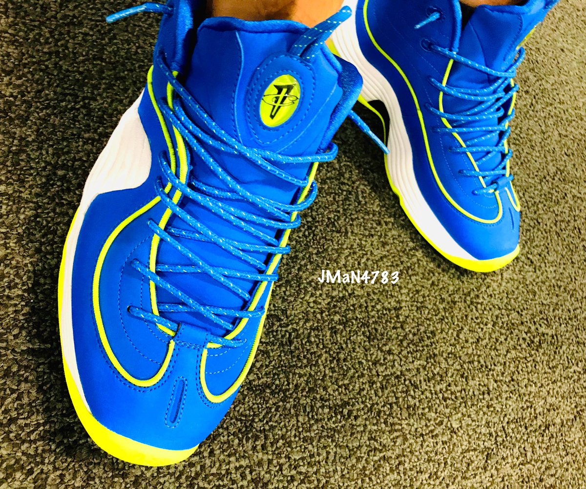 Stealth783's tweet photo. #KoTD #PennyII #VintageKicks #YourSneakersAreDope #Pennies #WDYWT #TodaysKicks #Nike #OGColorWay #GOAT #KicksOfTheDay #PositiveVibes #Sprite #ShoesSoFresh #Swoosh #WearYourAir https://t.co/sykN5UmYQq