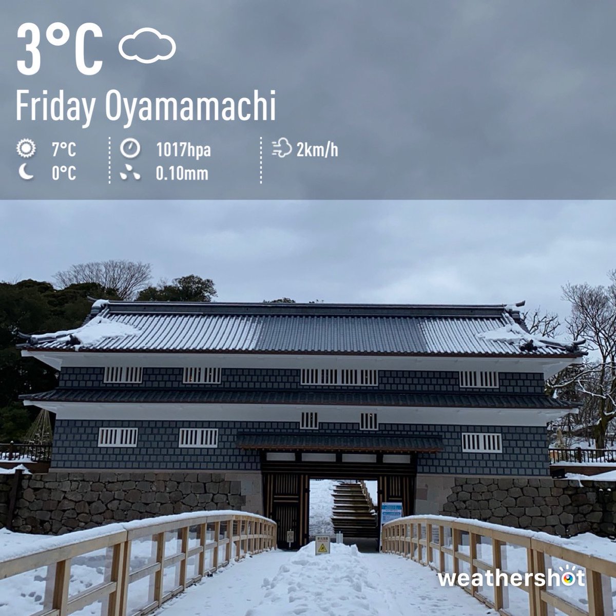 金沢市旅館ホテル協同組合事務局 おはようございます 2月19日金曜日です 今日と明日は金沢城 兼六園のライトアップが行われます 金沢城公園内 深いところで10センチくらい雪が残っていますが 今日は寒さも緩むということなので ライトアップを見に