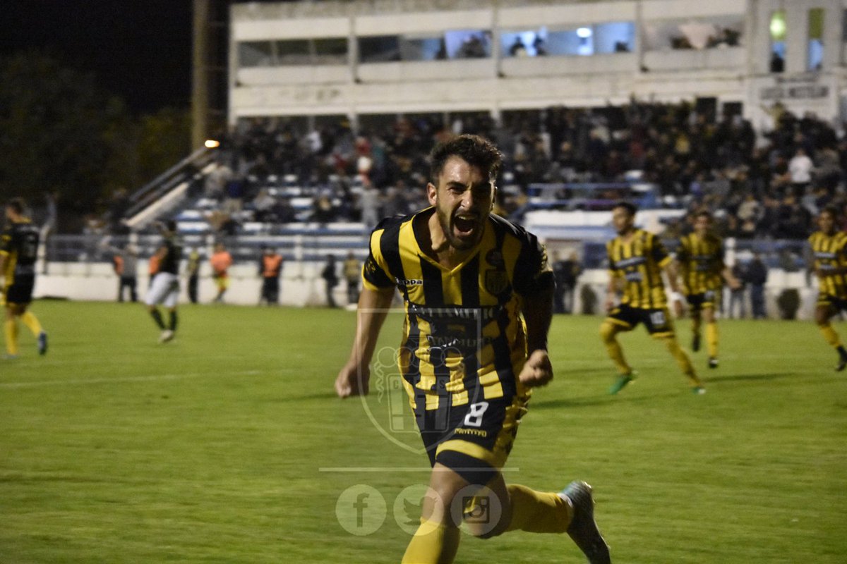 santipagola's tweet photo. Su primer partido fue el 30/01/2016 por la fecha 1 de la B Nacional ingresando a los 60 minutos por Nicolas Valerio en la victoria frente a Juventud de Gualeguychu. Disputó su último partido el 22 de abril de 2019. https://t.co/r4FUoS6Yoc