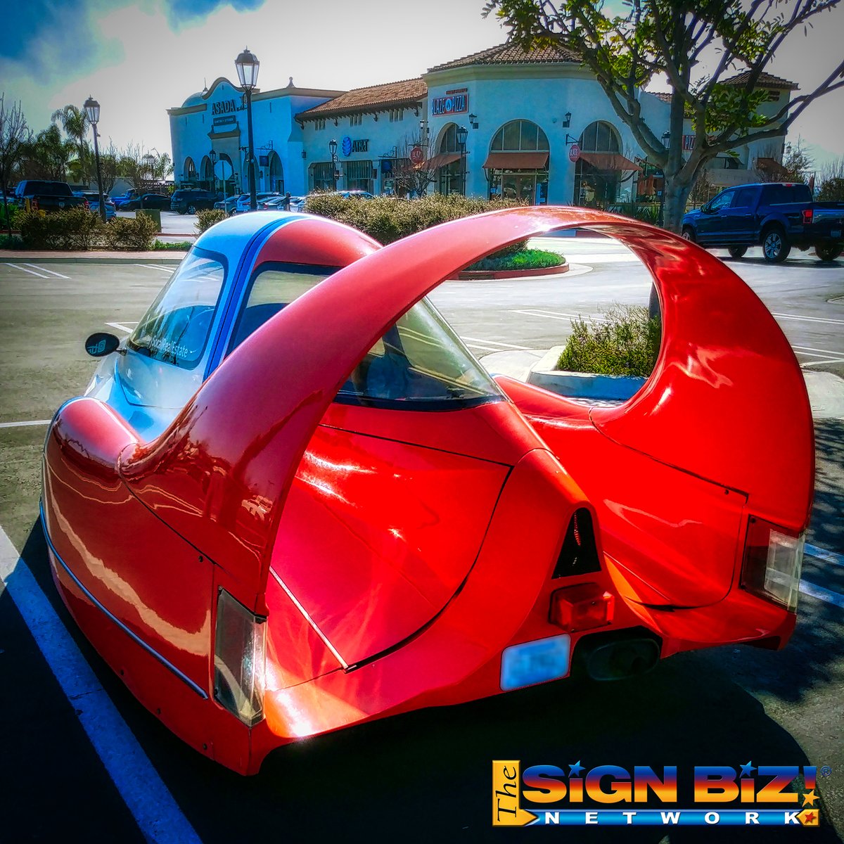 SignBiz's tweet photo. A hot pizza sounds awesome right now with all of this cold, snowy weather. Not sure if this particular delivery vehicle is up to the task of navigating the icy roads... but then it does have a bit of futuristic bobsled styling... so who knows? 😀
#signbiznetwork #signsaregood https://t.co/FmF9k67rK7