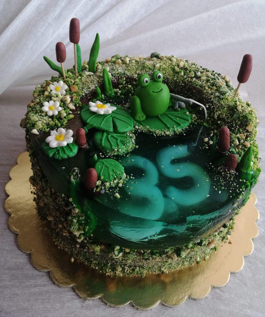 2021 is the year of frog cakesA THREAD 