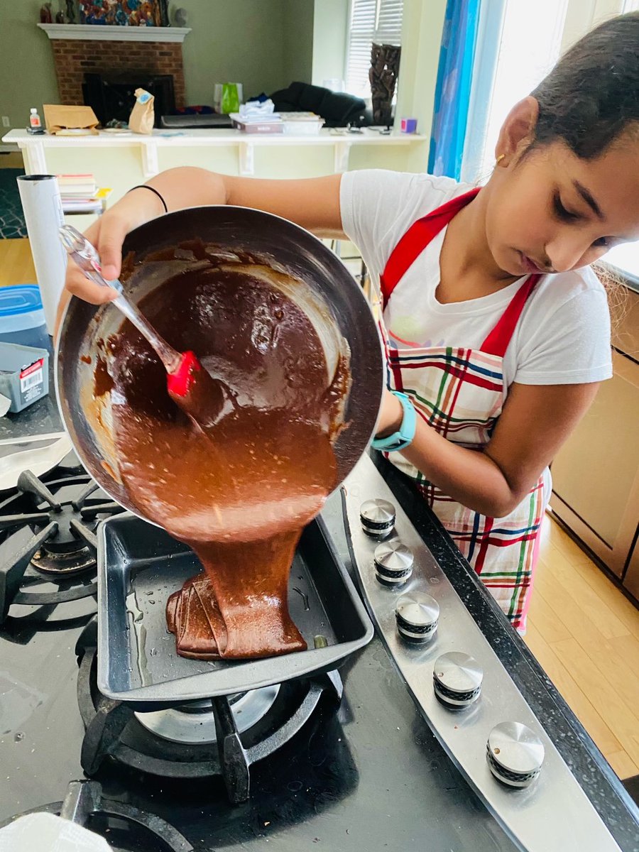 RvilleNews's tweet photo. Thank you again to all who are attending the RHS Student Connections Workshops! Today's student's baked Mexican Hot Chocolate Brownies with our World Language Honor Society students! @rvilleproud @VP_RHS #rvilleproud https://t.co/UeC8PNFZBx