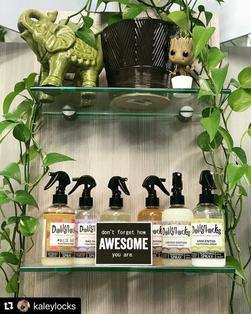 🌿 No, you’re awesome! 🍃
Happy Thursday everyone! It’s technically already the weekend, right?! 
・・・
Just a friendly reminder that you are all awesome my friends!!!

📸 ~ @kaleylocks #shelfie instagr.am/p/CLc-MA2JUo1/