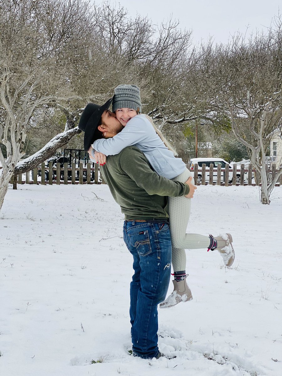 •• life update ••

🤍celebrated our 6 year anniversary🤍
🤍witnessed our first snow storm together🤍
🤍found peace in what we can’t change🤍