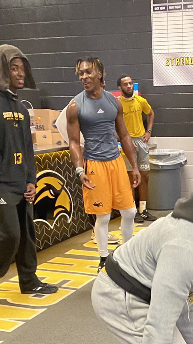 Jrob is getting his grind on in the USM weightroom! #petalpowercompany