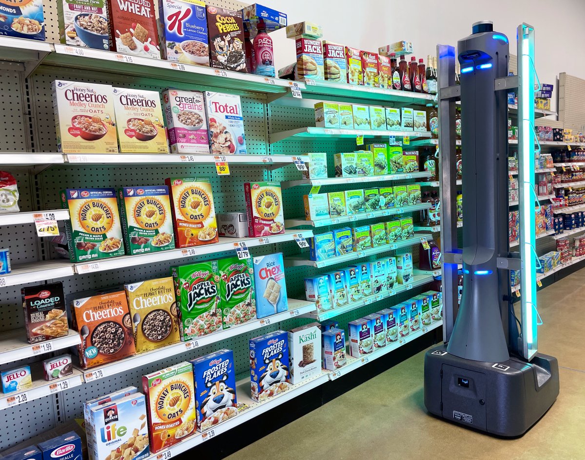 Have you met our newest robot yet? 🤖 We recently announced the arrival of our new Badger™ UV Disinfect robot to boost store cleanliness and peace of mind of both retailers and customers. Learn more:  bit.ly/39DV6DR