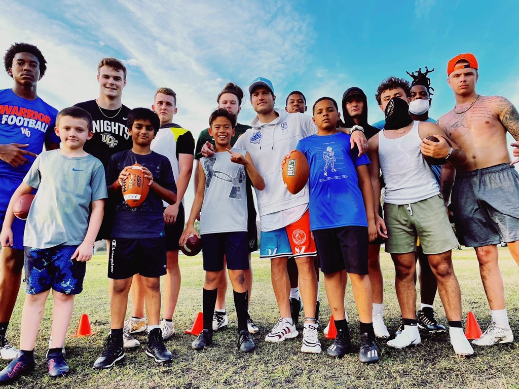 baylintrujillo's tweet photo. #BTruQBTraining 🔘😏 x @DrinkBODYARMOR x @sandviper_ https://t.co/lExNpNjhFe