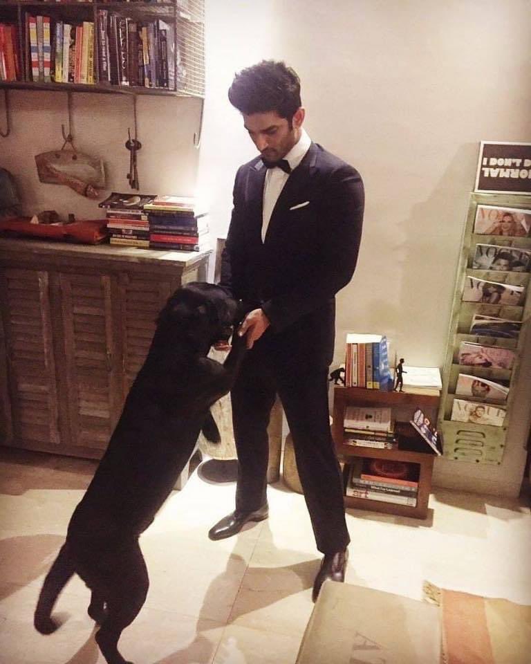 nonayousef7's tweet image. My man in black 😍💓 
This is emotional 😭❤️ 

#Throwback #Reposr from @itsSSR 
अपने जैसी कोई तस्वीर बनानी थी मुझे 
मेरे अंदर से सभी रंग तुम्हारे निकले l 
And everytime I find it difficult I go back to him. His unbiased eyes do the trick.
MindHack8.0

Glorious Soul SSR