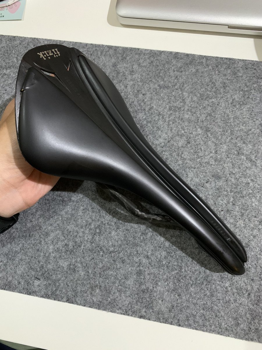 rizkymnr's tweet photo. WTS Fizik Antares R1 Versus Evo Carbon. 2,6jt nego. 08119825491. JakSel #fnfjb https://t.co/PvLZasdV9E