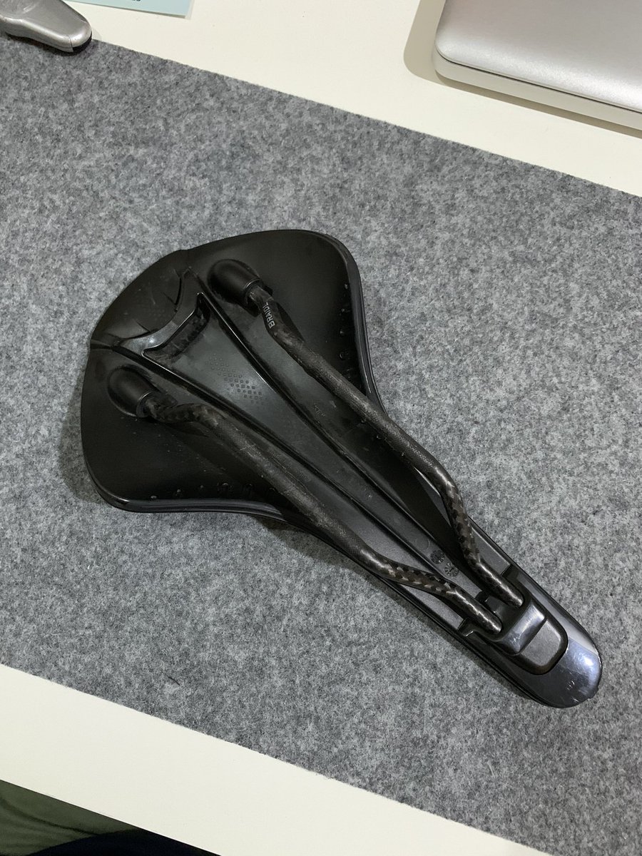 WTS Fizik Antares R1 Versus Evo Carbon. 2,6jt nego. 08119825491. JakSel #fnfjb