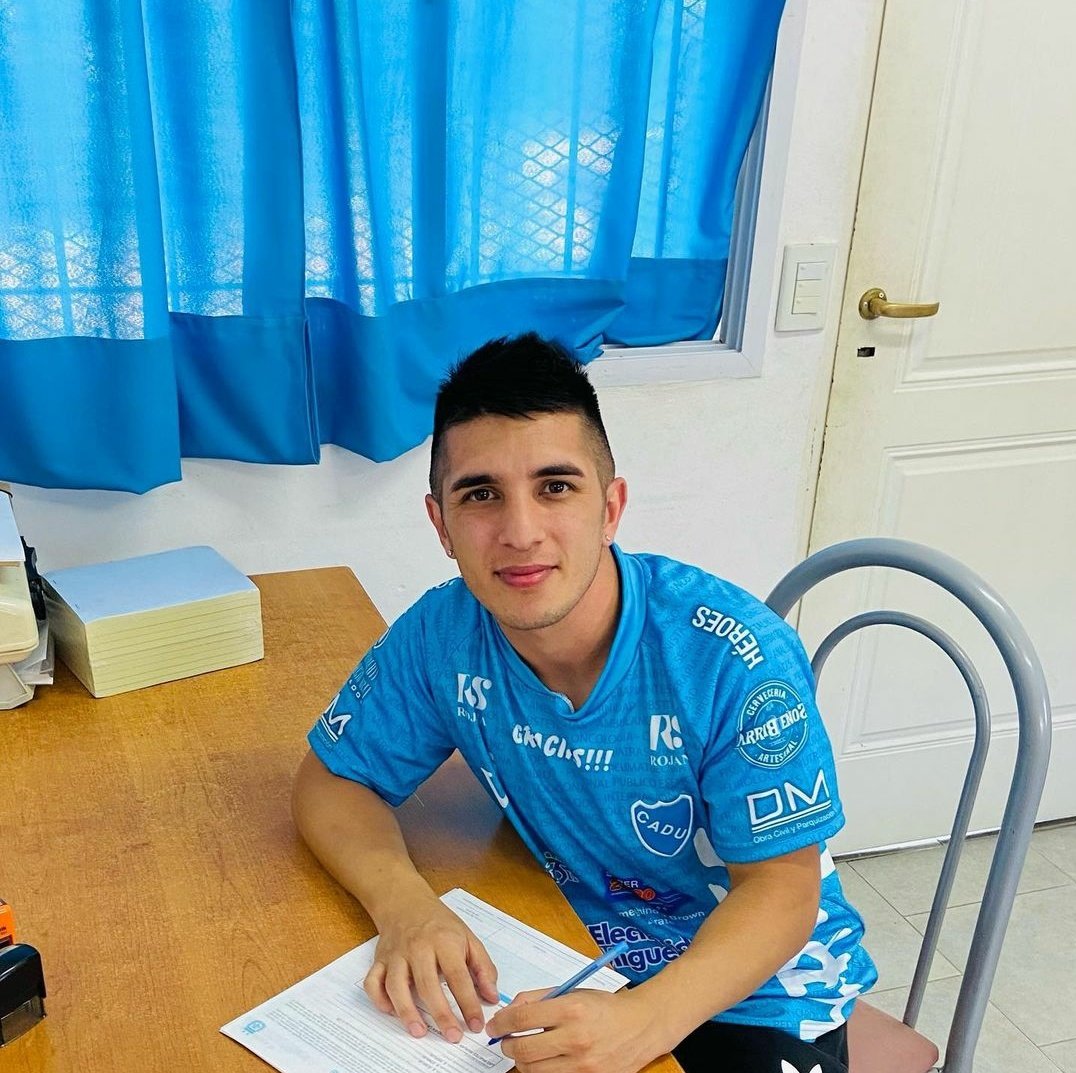 culifrances's tweet photo. a pesar de los rumores los cuales se refirian al retorno del jugador Claudio Francés al club que lo vio nacer, Fassi decidió no optar por ejecutar la clausula del jugador, por lo que el mismo en las últimas horas decidió firma por el Club Atlético Defensores Unidos.
#FassiOut https://t.co/7lBULxJl59