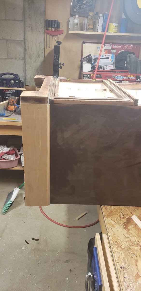 NightingaleWoo1's tweet photo. This was a cabinet that an old tenant had left in our house, its now in our new house, and in its fourth or fifth variant. Its been a bar cabinet, a guitar cabinet, my sons TV stand, now its our record / record player stand. Loving the finish. #chalkpaint @BehrPaint https://t.co/zhrHGNrg5W