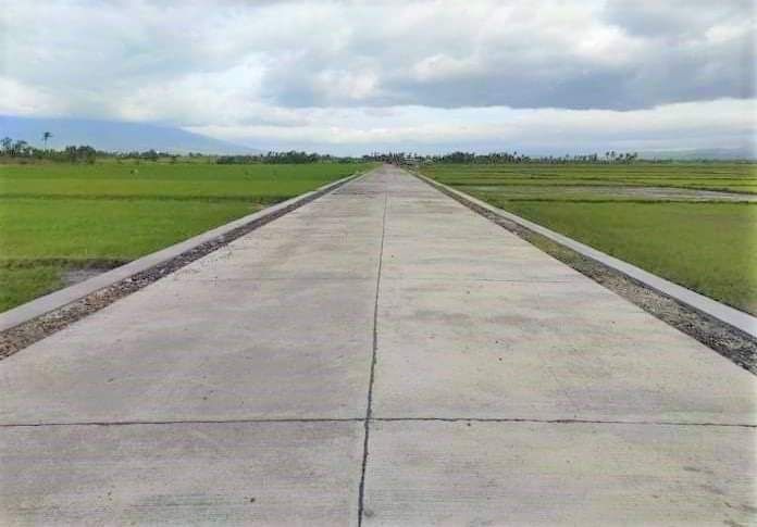 Farm-to-Market Road Spurs Economic Growth in Minalabac, CamSur | facebook.com/50056912005657…