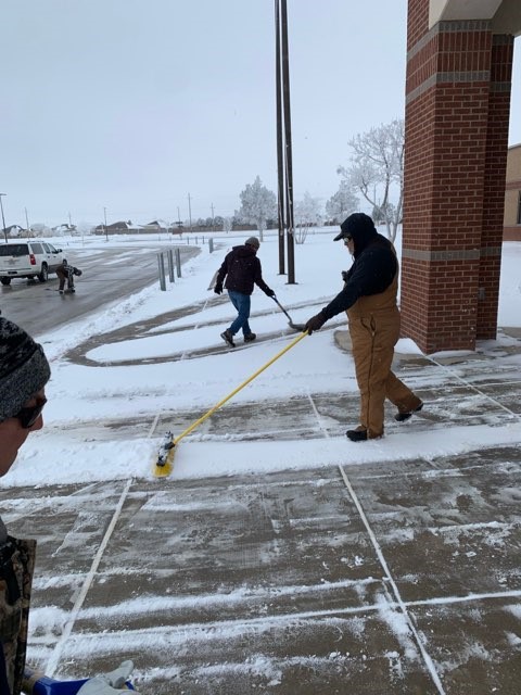 FrenshipISD's tweet photo. Please help us give a HUGE shoutout to our maintenance &amp; grounds crews for their hard work! Despite the COLD temps, they've been clearing parking lots &amp; sidewalks, checking on frozen pipes, &amp; making sure the campuses are ready for when we return!

WATCH: https://t.co/CRxFkPEz8x https://t.co/Gg7NSxXtYM