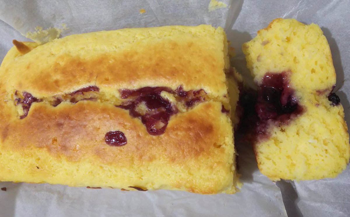 しまぱんぬ スイッチ入り続けている模様 ホットケーキmix使わないバージョン この１ヶ月で作りまくり １枚目 アーモンドプードルとクルミ入りバナナケーキ バター多すぎ感 しっとり ２枚目 ヨーグルトとブルーベリージャムのパウンドケーキ