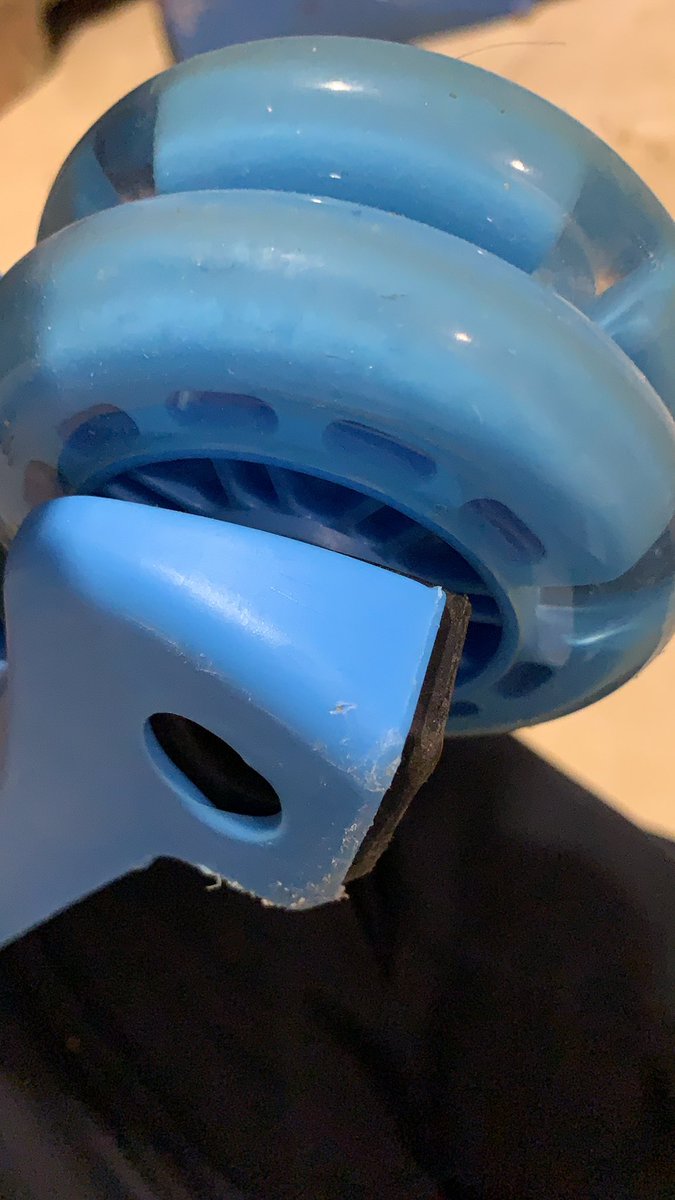 teletrack's tweet photo. @Falabella_co comprar algo a Uds es pésima y experiencia. Compré por internet esta patineta y me mandaron una usada en muy mal estado. https://t.co/p6wEdEt3rw