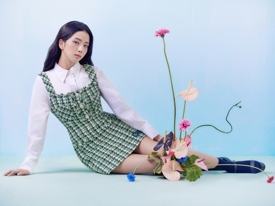 theseoulstory's tweet photo. 📸  Looking lovely! BLACKPINK Jisoo unveils various fashion styles in her recent pictorial with urban lifestyle women fashion brand, it MICHAA

More photos  👉 https://t.co/eacqrkWpZZ https://t.co/2hUemfPtdX