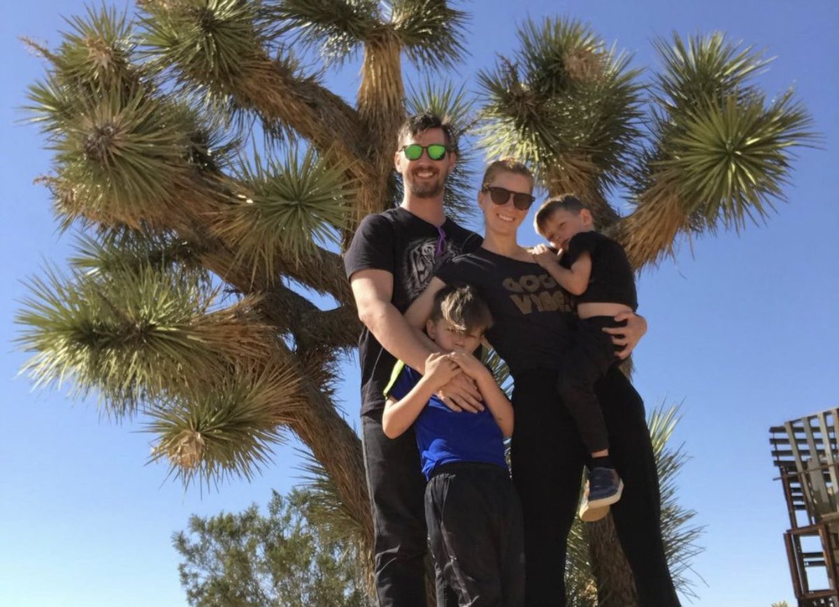 Myusername45's tweet photo. Random appreciation post for @HeatherMorrisTV: dancer, actor, singer, producer, and so many other impressive things. What I love the most about her is that she adamantly expresses that her favorite role is that of wife and mother. She’s so cool. #BrittanySPierce #FondueForTwo https://t.co/rJTFHBgGVJ