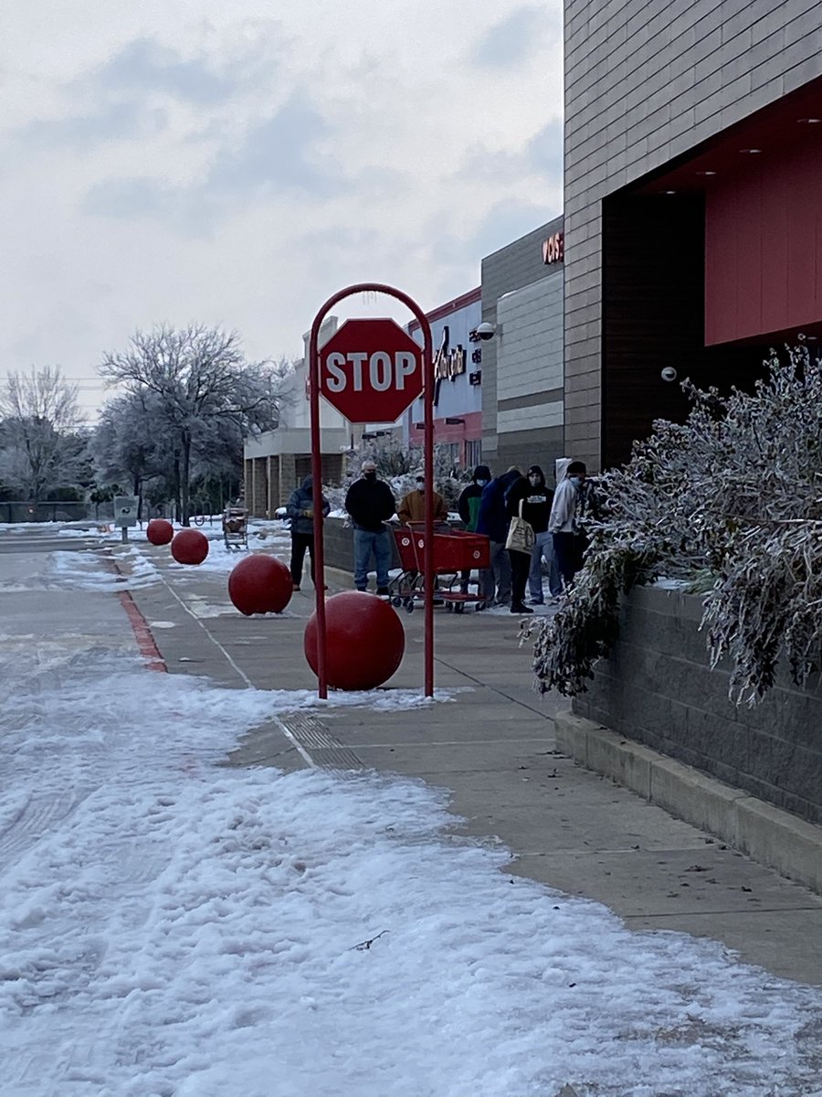 gmo512's tweet photo. The line at 8am this morning. We got you guys! #targetSW #austinsnow https://t.co/tdiF8hFBRM