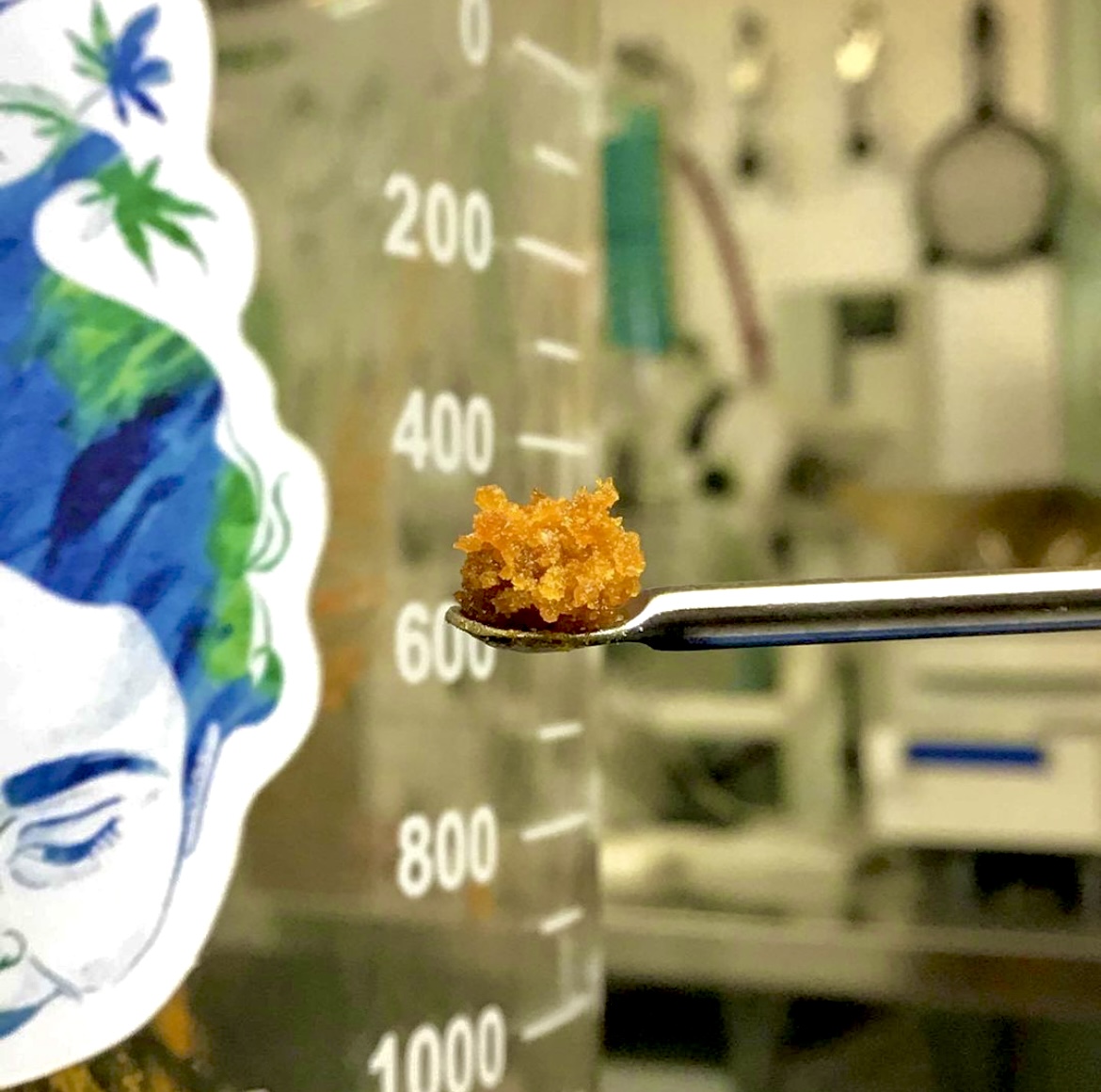 edenlabs's tweet photo. #REPOST @heylocannabis  Pictured here, 90%+ THCA crystalline. #THCA is the acid form of THC. When heated, the acid group breaks off, creating THC - a compound that interacts directly with your CB1 receptors and makes you feel high. https://t.co/nUbgTc9kcg