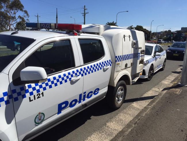 clarkyatwave's tweet photo. Lake #Illawarra Police arrest man in #Warrawong over drug supply and firearms offences - https://t.co/tUjWbtIskN https://t.co/DGe4jfG0jw