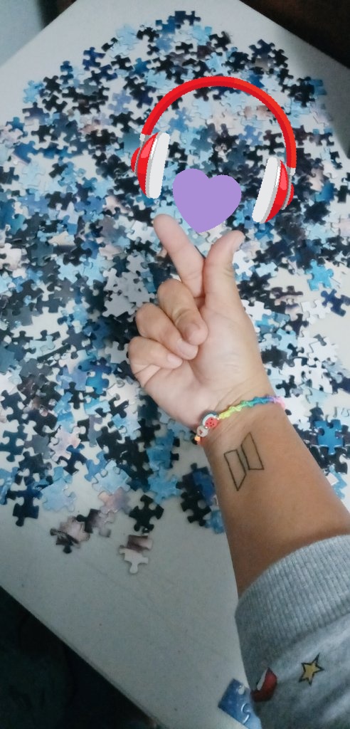 kalhy_deis's tweet photo. Llega un momento de tu adultez en el que lo unico que necesitas es un hobbie y la música que amas, ¿y tu que haces? ¡únete!
Sin ti, no somos 7~

#ARMY #BTSxRETRO3VALLES #bamfanbase #BTSARMYMEXICO @laretro887fm @BAMFan_Base https://t.co/LtBe4HkL9h