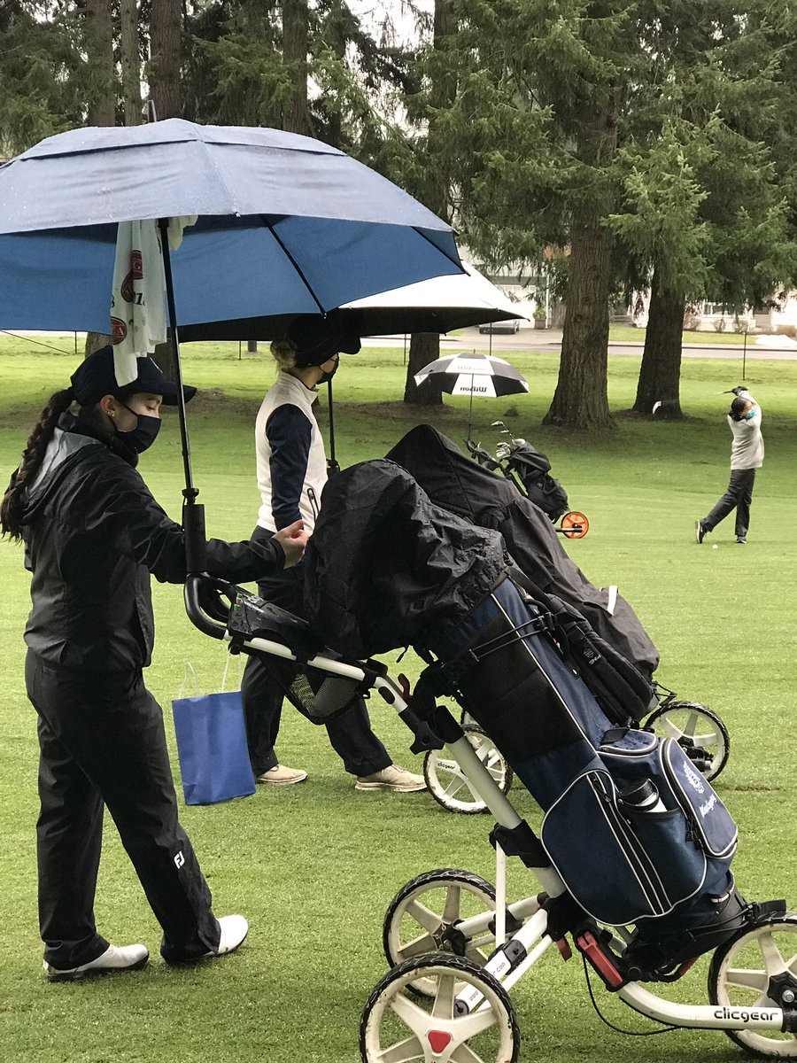 FORE⛳️the LOVE OF THE GAME. Lady lions first golf match against the Puyallup Vikings.  @phsvikingyearbook <a href="/puyalluphsviks/">PHS Viks Athletics</a> @bellarmine_prep  @athletics_bellarmine #yearbook #golf #bellarminegolf