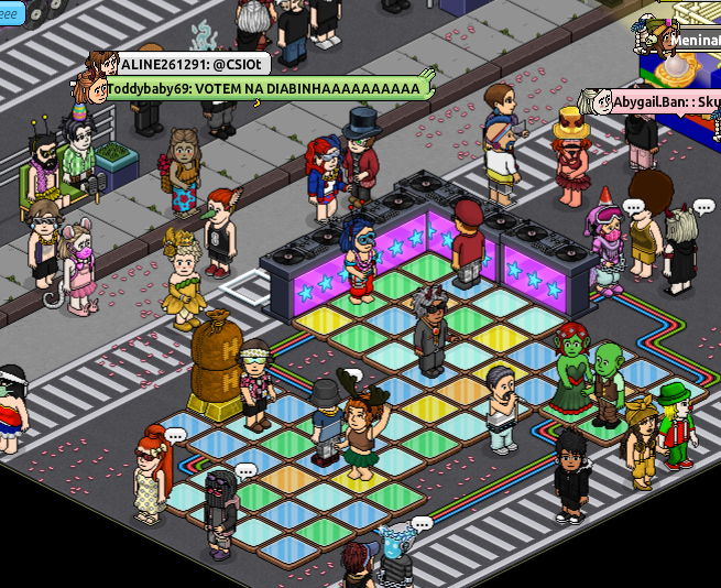 EIBhabbo's tweet photo. Está tudo lindoooooooo! 🎉🎉🎉 Vamos pulaaaaaar e dançar essa pista! 👯♂️#LightFolia | @RealLightHabbo https://t.co/TFLuueVOrW