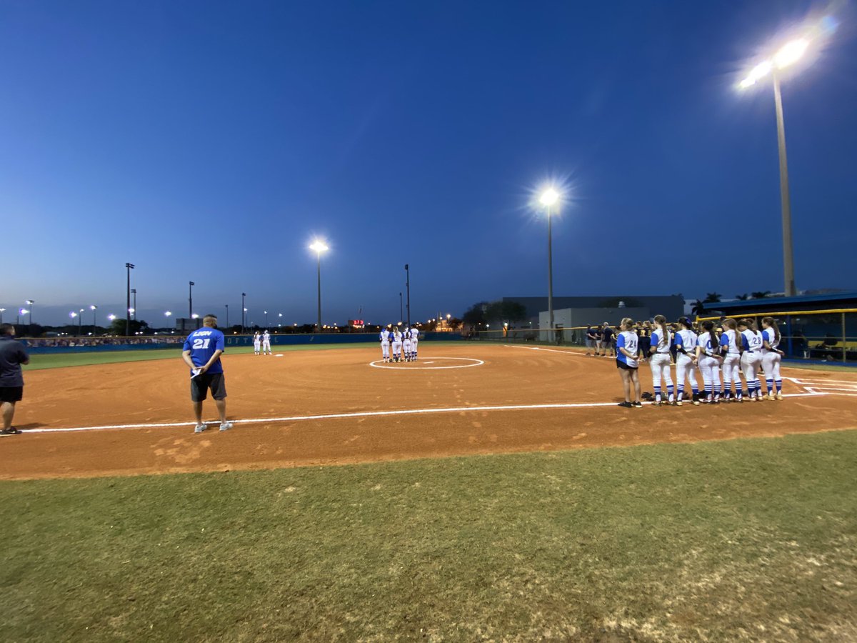 Opening Night at Lightning Field, <a href="/CB_Softball/">Cypress Bay Softball</a> falls 2-1 in a tight matchup, taking it to the 8th inning. Great job ladies, heads up! #lion @PrincipalCBHS <a href="/CB_Athletics/">Cypress Bay Careers in Sports Club</a> ⚡️🥎♥️