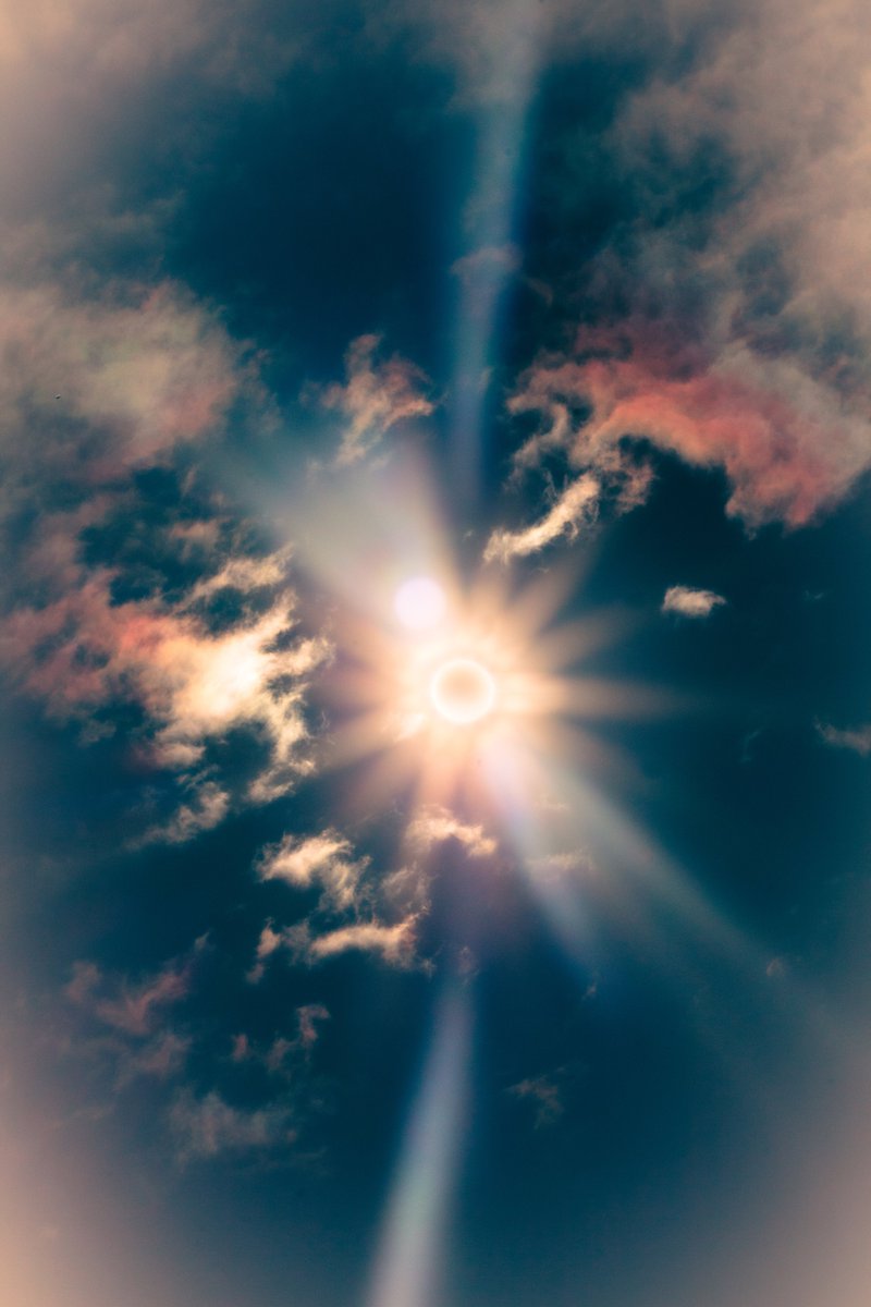 Yosnier_'s tweet photo. today's sun n' moon https://t.co/REmUi4xqkD