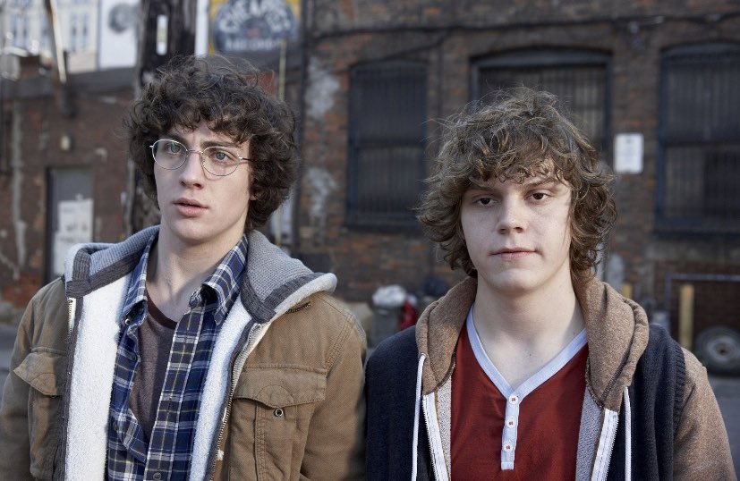 There’s a reference to Kick-Ass (2010) which both Quicksilvers, Evan Peters and Aaron Taylor-Johnson star in. Tommy and Pietro’s joint line “I feel the need for speed” is a quote from Top Gun (1986) and a hint at Tommy’s superhero name, Speed as well as his powers.