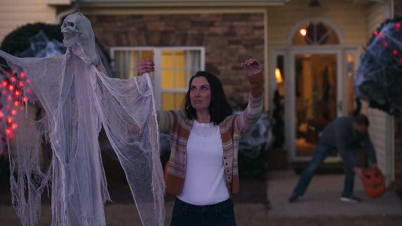 The further he got, the more still they were. How far does Wanda’s magic stretch?In episode 5, Vision mentions there are no children in Westview, in episode 6 children appear en masse.Vision transforms into his true form & flies around to investigate, finding Agnes.