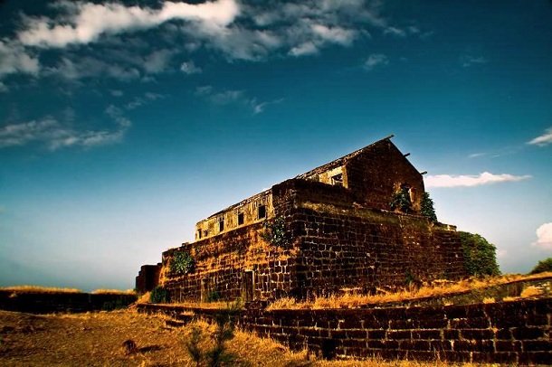 Beautiful and an impregnable sea fort, Vijaydurg is considered one of Shivaji’s best victories. Used as an anchor for Maratha warships, Vijaydurg is encircled by the Waghotan creek.