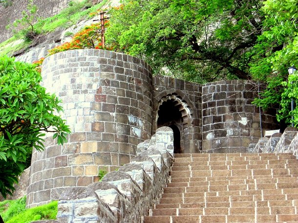 17th century fort, Shivneri is the birthplace of Shivaji Maharaj. The fort carries small temple of Goddess Shivai Devi after whom he was named.