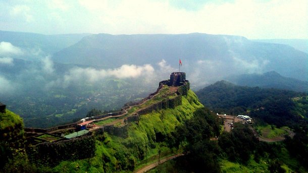 Famous for the encounter between Shivaji and the mighty Afzal Khan. It was here that Shivaji’s true reign began after he defeated Afzal Khan, making this fort one of the most important events in the Maratha history.  #Pratapgarh